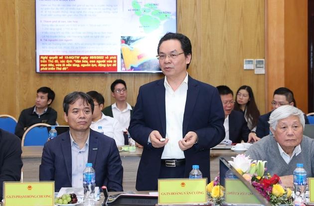 GS-TS Hoàng Văn Cường, đại diện đơn vị tư vấn, cung cấp thông tin về Quy hoạch thủ đô Hà Nộ