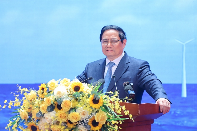 The Prime Minister assessed that in the overall success with the relatively comprehensive results of the country in 2023, there were important and positive contributions from the Vietnam Oil and Gas Group. (Photo: VGP/Nhat Bac)