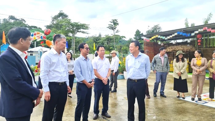 Thứ trưởng Bộ Lao động – Thương binh và Xã hội Lê Văn Thanh kiểm tra các công trình từ nguồn vốn mục tiêu quốc gia tại Nam Giang, Quảng Nam