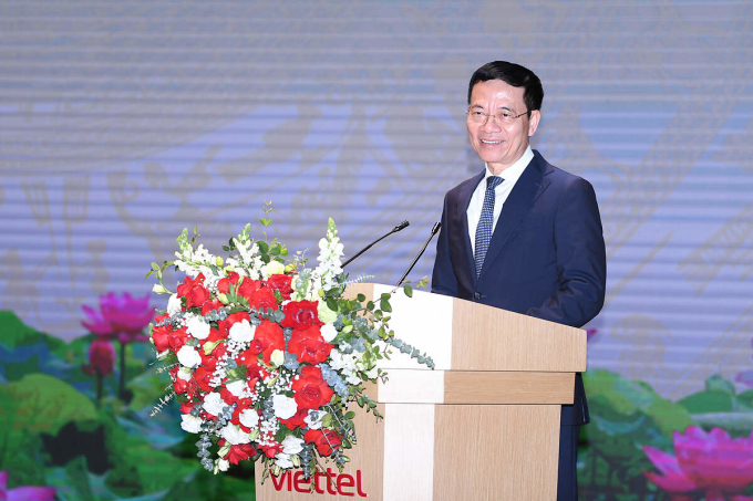Bộ trường Nguyễn Mạnh Hùng phát biểu tại hội nghị báo cáo kết quả kinh doanh của Viettel ngày 12/1. Ảnh: Viettel
