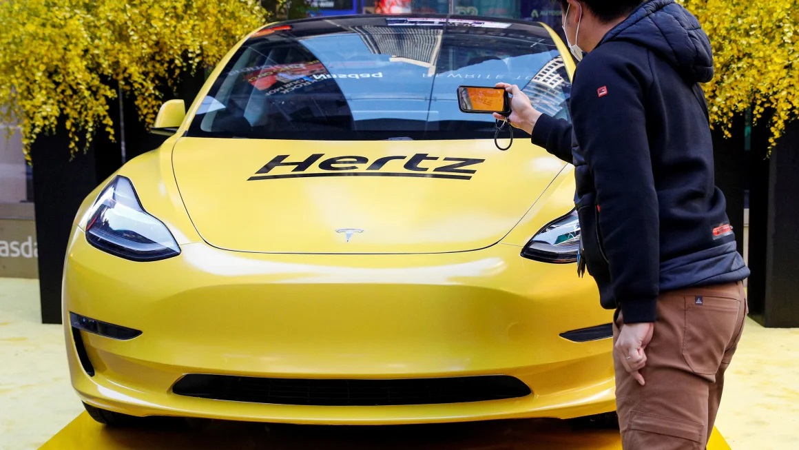 Xe Tesla chiếm 80% đội xe điện của Hertz.