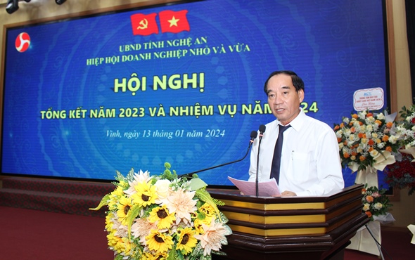 Ông Hoàng Viết Đường - Chủ tịch Hội DNN&V tỉnh Nghệ An phát biểu khai mạc Hội nghị tổng kết hoạt động năm 2023 và triển khai nhiệm vụ năm 2024 của Hội