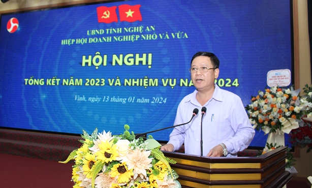 Ông Trần Quang Hòa - Phó Bí thư Thường trực Đảng ủy Khối Doanh nghiệp tỉnh Nghệ An phát biểu tại Hội nghị