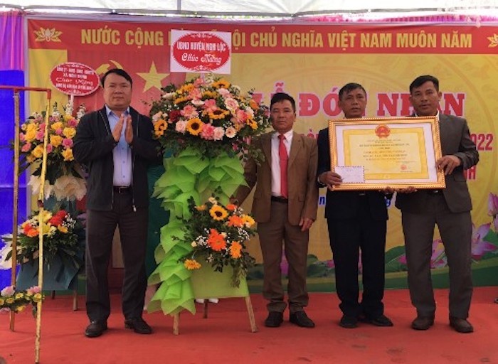 Dòng họ Lê Văn ở xã Nghi Thịnh (huyện Nghi Lộc) đón nhận danh hiệu Dòng họ văn hoá năm 2022.