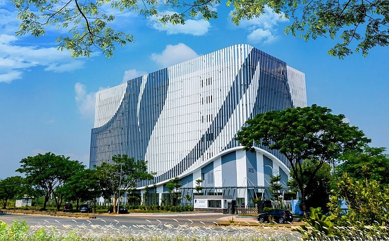 VNPT's eighth data centre (IDC) is the largest and most advanced in Vietnam, measuring up to 2,000 racks and located in Hoa Lac high-industrial park in Hanoi. (Photo: Quoc Anh)