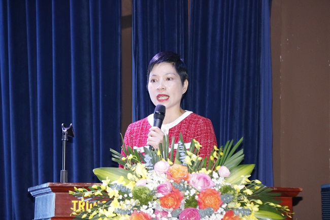 Ms. Le Thi Hau Phuong - Vice Chairman of the District BA reports on the results of activities in 2023