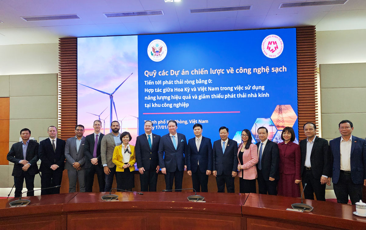 Lãnh đạo thành phố và các thành viên Đại sứ Hợp chủng quốc Hoa Kỳ tại Việt Nam tại Hội thảo.