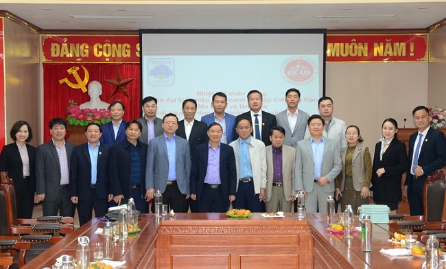 Enhancing connectivity and trade promotion with neighbouring provinces. (Photo: Provincial Business Association)