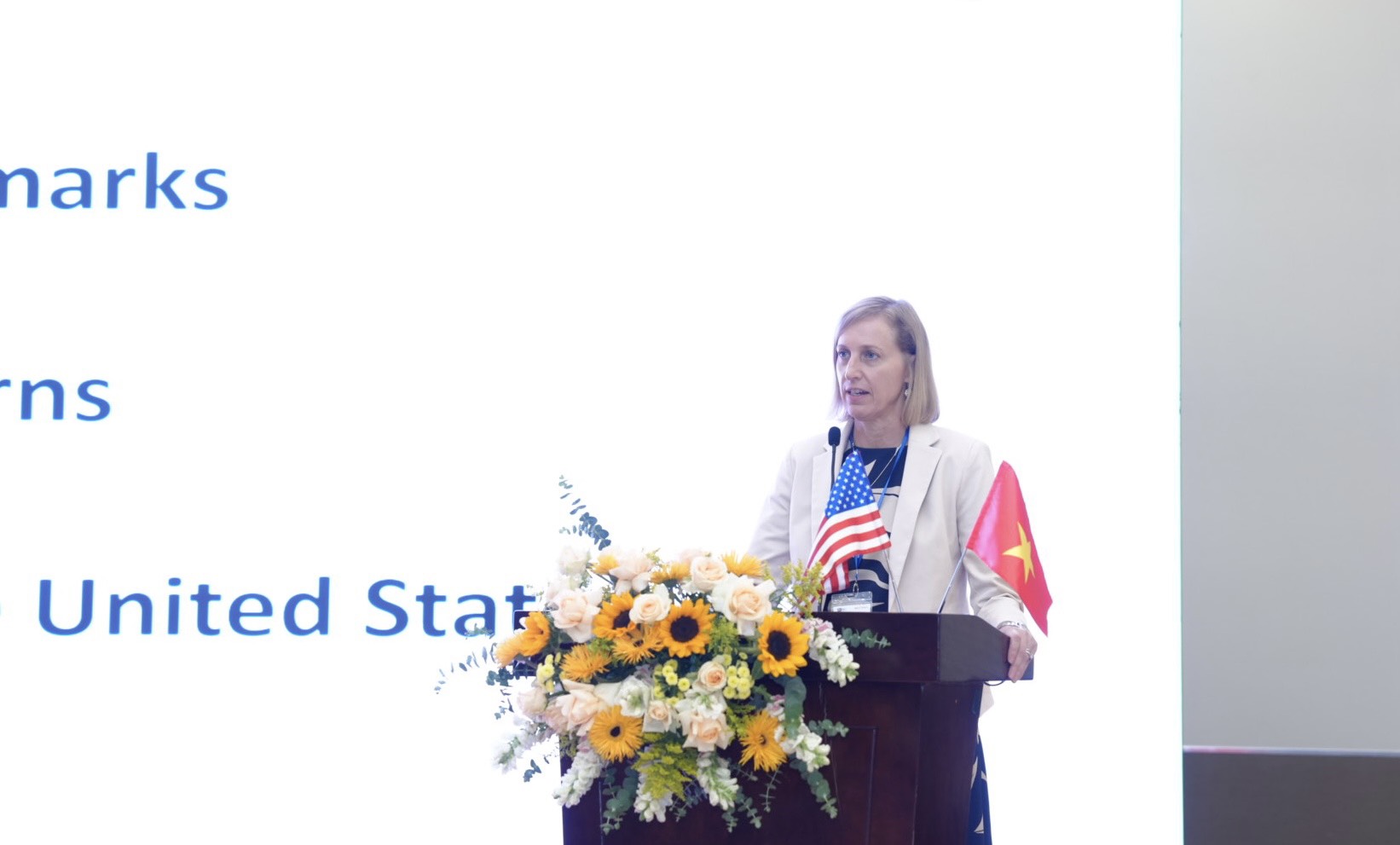 Bà Susan Burns, Tổng lãnh sự quán Hoa Kỳ tại Thành phố Hồ Chí Minh