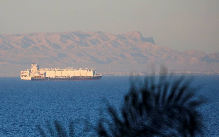 Các tàu container đi qua Vịnh Suez hướng tới Biển Đỏ trước khi vào Kênh đào Suez, tại El Ain El Sokhna ở Suez, phía đông Cairo, Ai Cập, ngày 17 tháng 3 năm 2018. Ảnh chụp ngày 17 tháng 3 năm 2018. (Reuters)