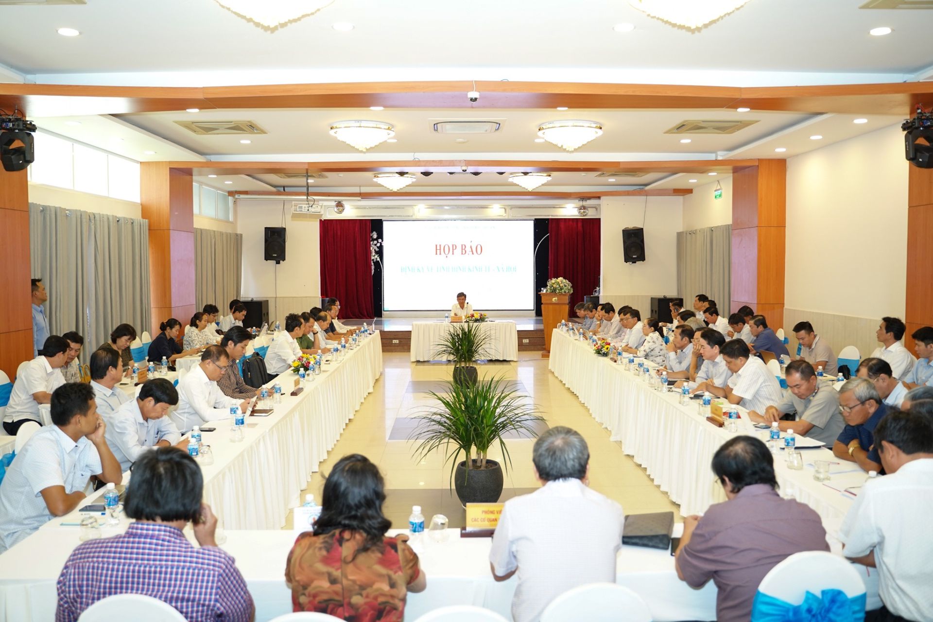 Đồng chí Nguyễn Minh – Tỉnh ủy viên, Phó Chủ tịch UBND tỉnh Bình Thuận chủ trì buổi họp báo