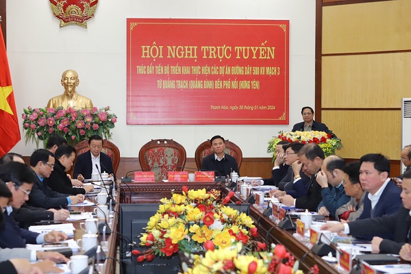 Trước đó, tại tỉnh Thanh Hoá, Thủ tướng Chính phủ Phạm Minh Chính đã làm việc với các địa phương về thúc đẩy tiến độ triển khai thực hiện dự án đường dây 500kV mạch 3 từ Quảng Trạch (Quảng Bình) đến Phố Nối (Hưng Yên).