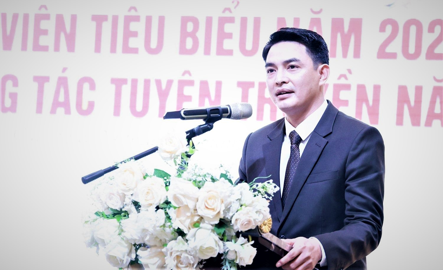 Tổng Biên tập Báo Lào Cai Nguyễn Thành Nam phát biểu tri ân đội ngũ cộng tác viên tại buổi gặp mặt.