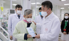 Tổng giám đốc Nguyễn Thế Mạnh thăm, tặng quà các bệnh nhân  có hoàn cảnh khó khăn trên địa bàn Thành phố Hà Nội