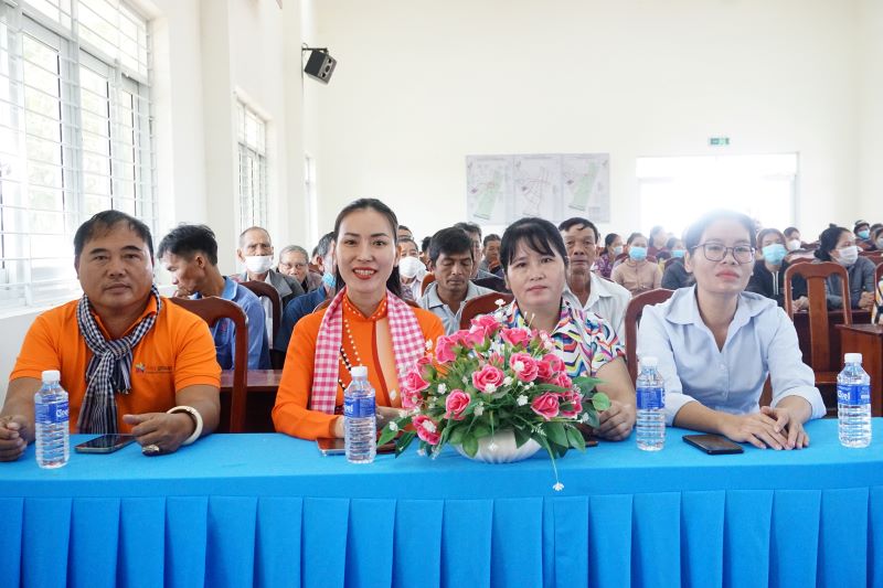 SNG Ambassador, Miss Entrepreneur 2023 Nguyen Ngoc Hieu (second from left)