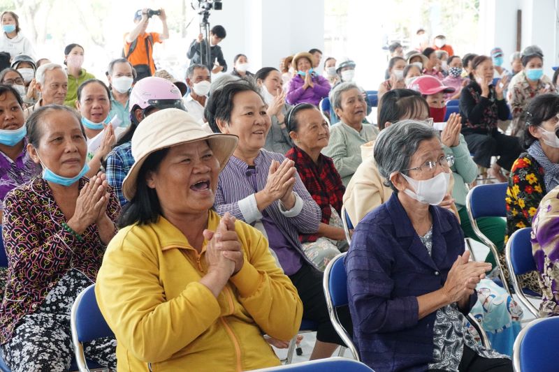 The joy of the poor people in Tien Giang
