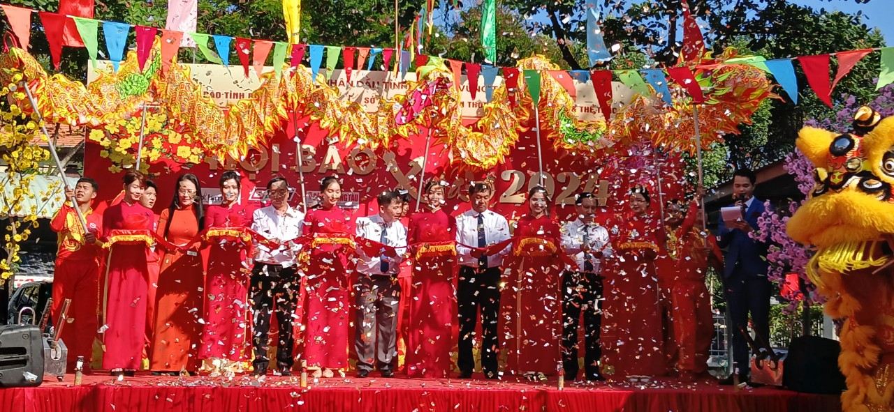 Ribbon-cutting ceremony at the 24th Spring Newspaper Festival