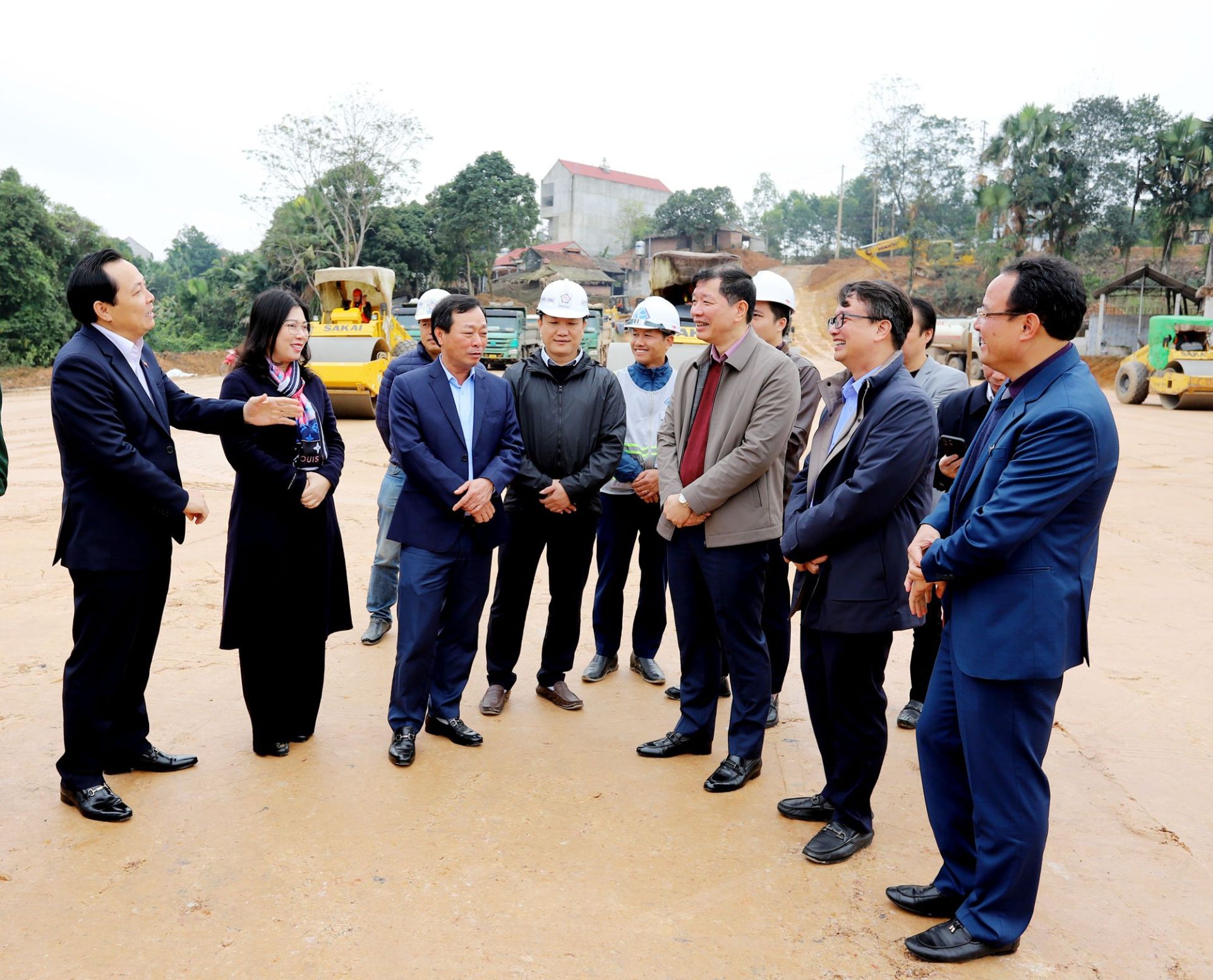 Chủ tịch UBND tỉnh Bùi Văn Quang kiểm tra tiến độ dự án đường giao thông liên vùng kết nối đường Hồ Chí Minh với Quốc lộ 70B, Quốc lộ 32C tỉnh Phú Thọ đi Yên Bái