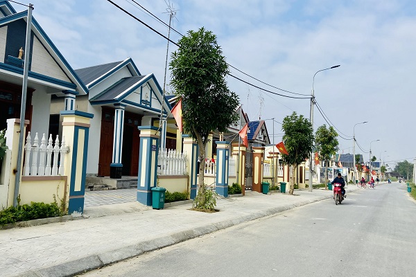 The neat and clean houses of the people living on the Thieu Vu River, Thieu Hoa District