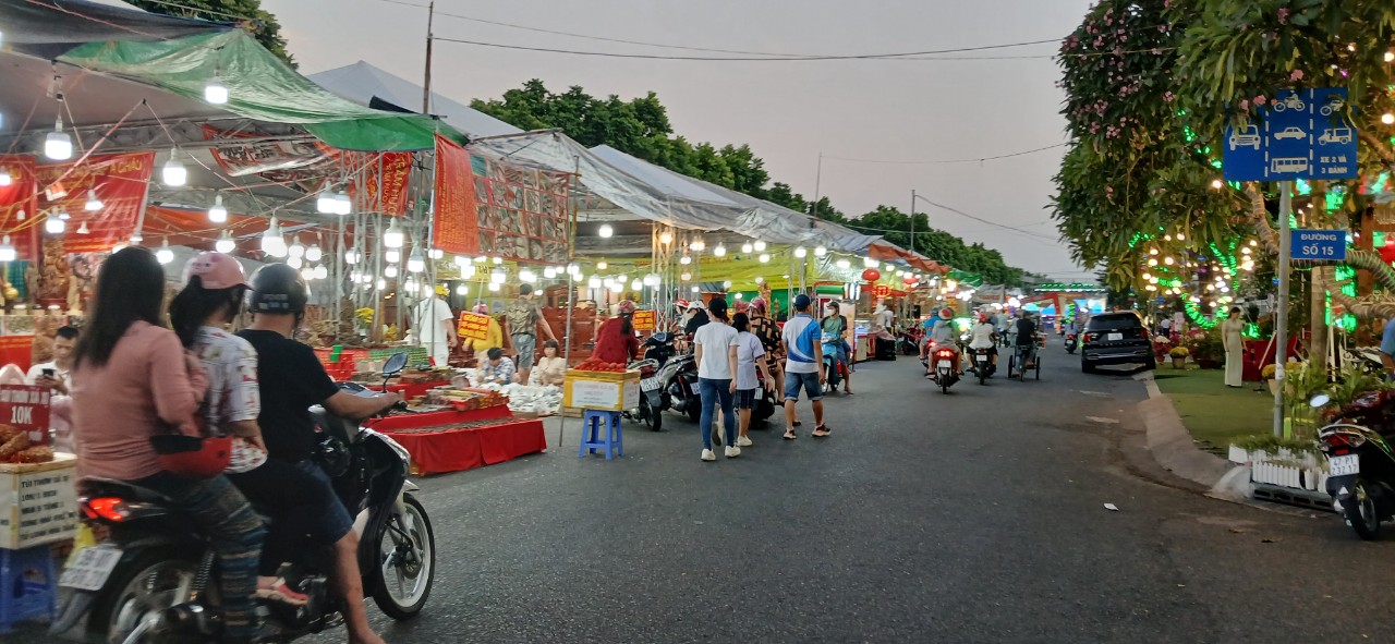 Hundreds of stalls are displayed at the opening ceremony
