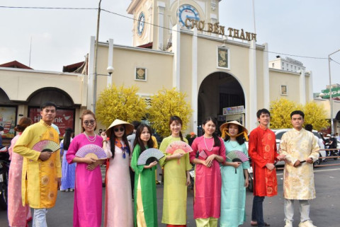Ao Dai Market Records Nearly VND42 Billion in Total Revenue from E-commerce Platforms