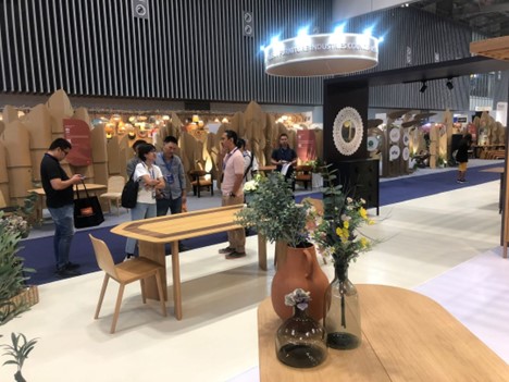 Many export-oriented businesses have returned to the “home field” by participating in domestic trade fairs due to difficulties in the consumer market