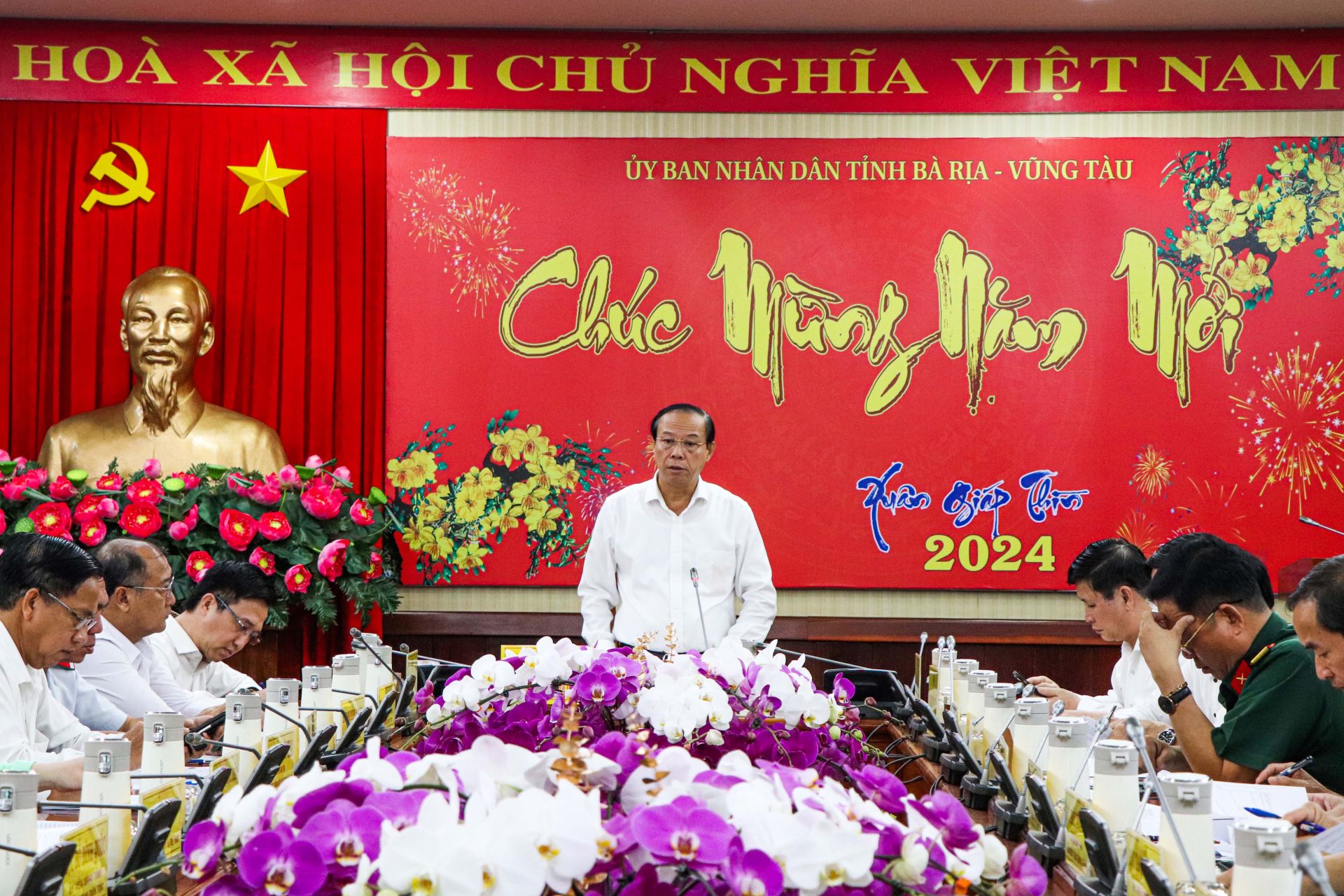 Chủ tịch UBND tỉnh Nguyễn Văn Thọ phát biểu chỉ đạo tại cuộc họp