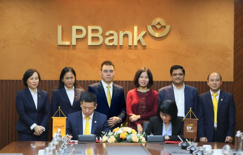 LPBank and EY Consulting VN sign a contract for consulting and implementing a Multi-Dimensional Profitability Analysis System