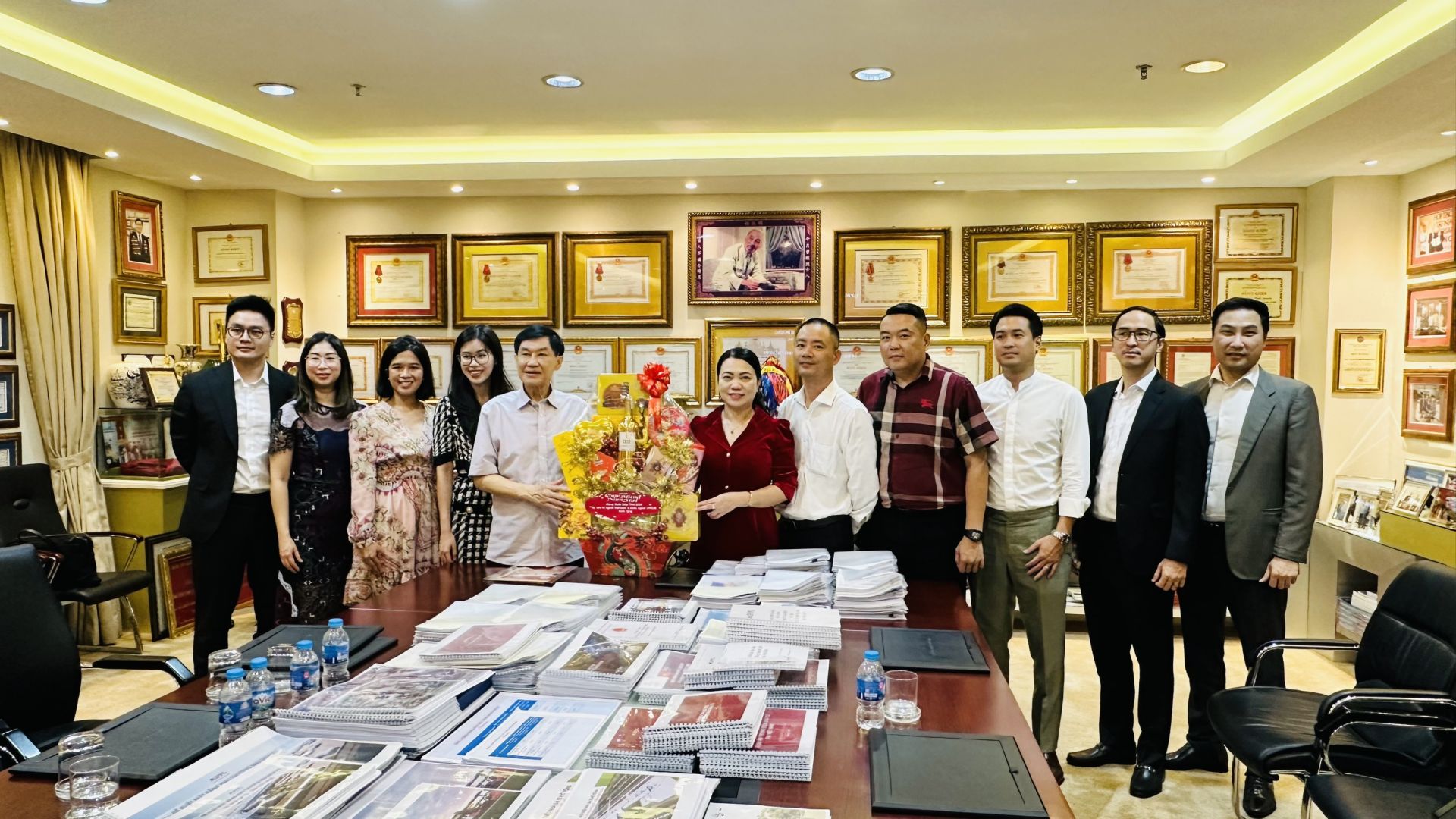 Đoàn công tác đến  thăm, chúc Tết đại diện cộng đồng doanh nhân người Việt Nam ở nước ngoài tiêu biểu trên địa bàn TP. Hồ Chí Minh