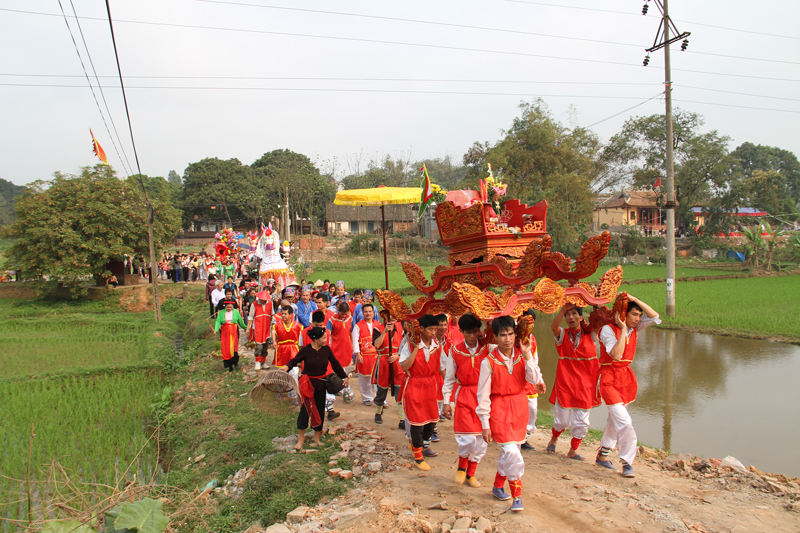 Đoàn rước Lễ hội Rước Chúa Gái (thị trấn Hùng Sơn, huyện Lâm Thao)