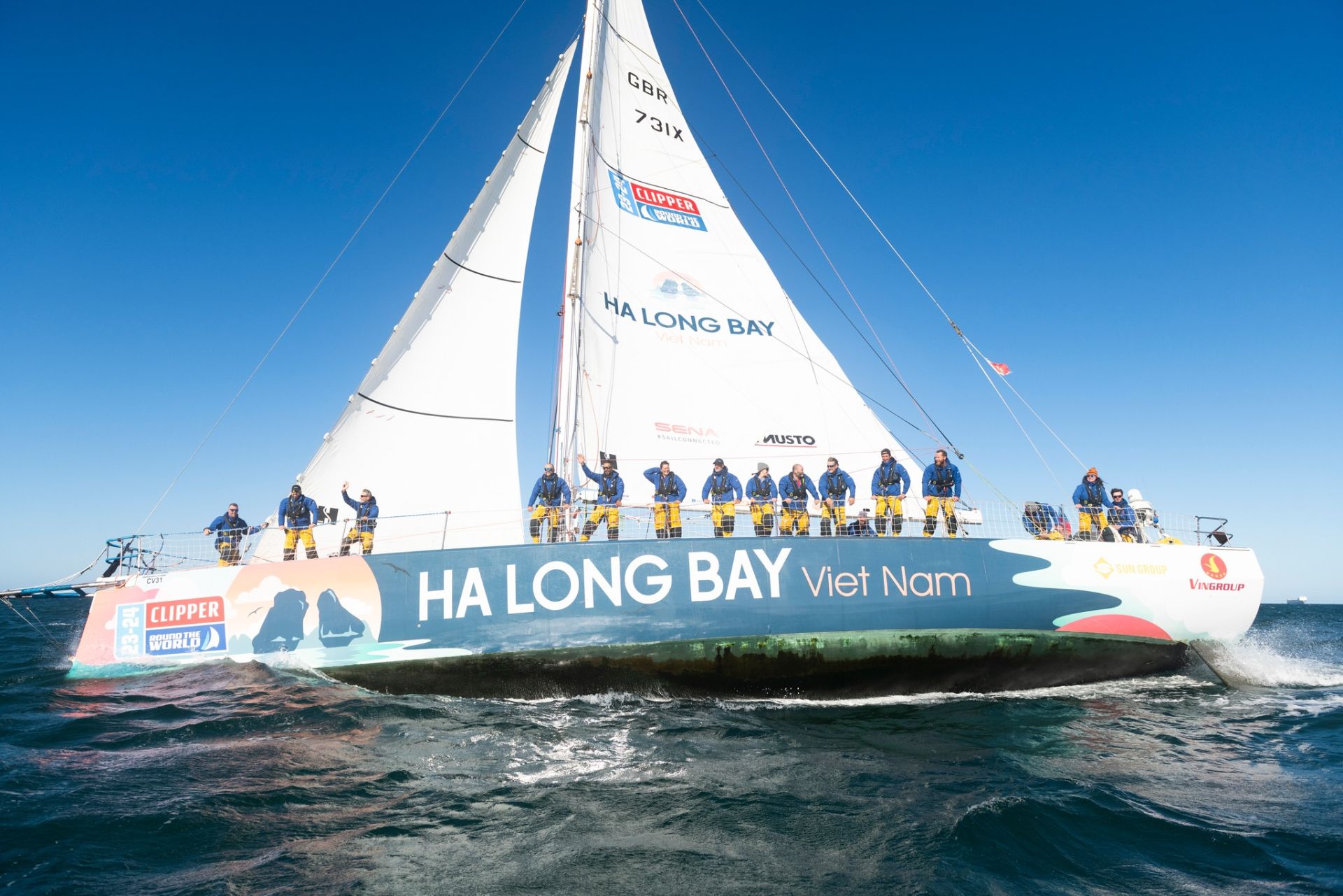 Thuyền đua “ Ha Long Bay – Viet Nam” của tỉnh Quảng Ninh tại cuộc đua Clipper Race