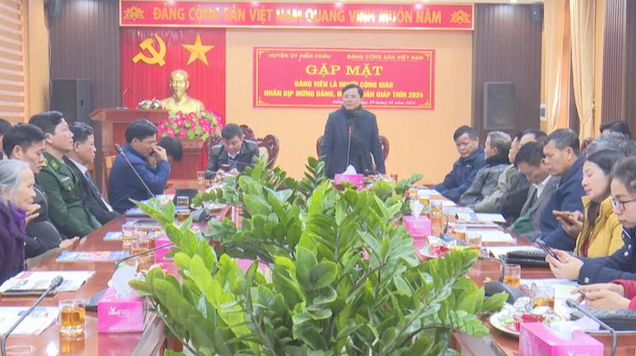 Thường trực Huyện ủy Diễn Châu tổ chức gặp mặt 56 đảng viên là người công giáo nhân dịp đón tết Giáp Thìn 2024.