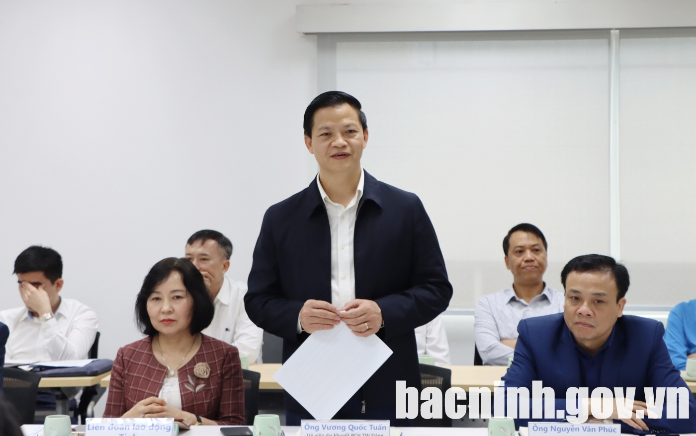 Phó Chủ tịch Thường trực UBND tỉnh Vương Quốc Tuấn phát biểu tại buổi làm việc.

Cùng đi có lãnh đạo một số sở, ban, ngành của tỉnh và thành phố Bắc Ninh.