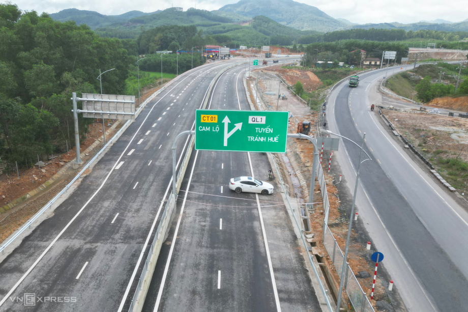 Khẩn trương rà soát, điều chỉnh phương án giao thông tuyến cao tốc Cam Lộ - La Sơn
