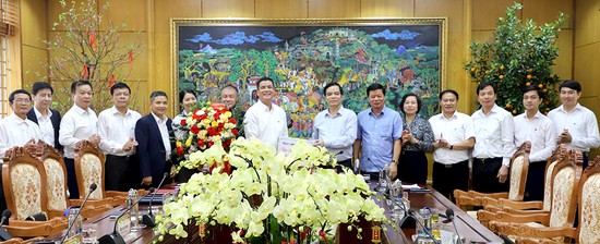 Phó Chủ tịch UBND tỉnh Nguyễn Thanh Hải thăm hỏi tập thể lão đạo Công ty CP Supe phốt phát và Hóa chất Lâm Thao