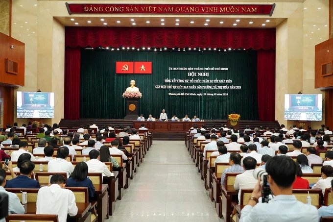 Conference on organising and providing welfare for the Lunar New Year, meeting with Chairmen of the People’s Committees of wards, communes, and towns in 2024