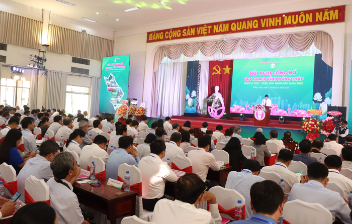 Chủ tịch Ủy ban nhân dân tỉnh Phạm Thiện Nghĩa phát biểu khai mạc hội nghị