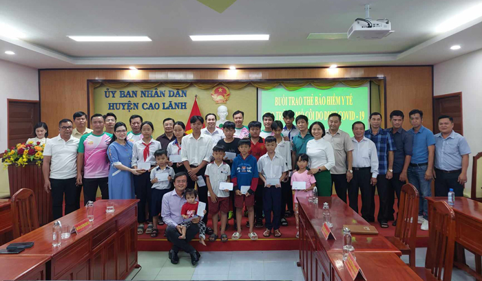Câu lạc bộ Doanh nhân Đồng Tháp tại Thành phố Hồ Chí Minh
thực hiện công tác an sinh xã hội tại huyện Cao Lãnh