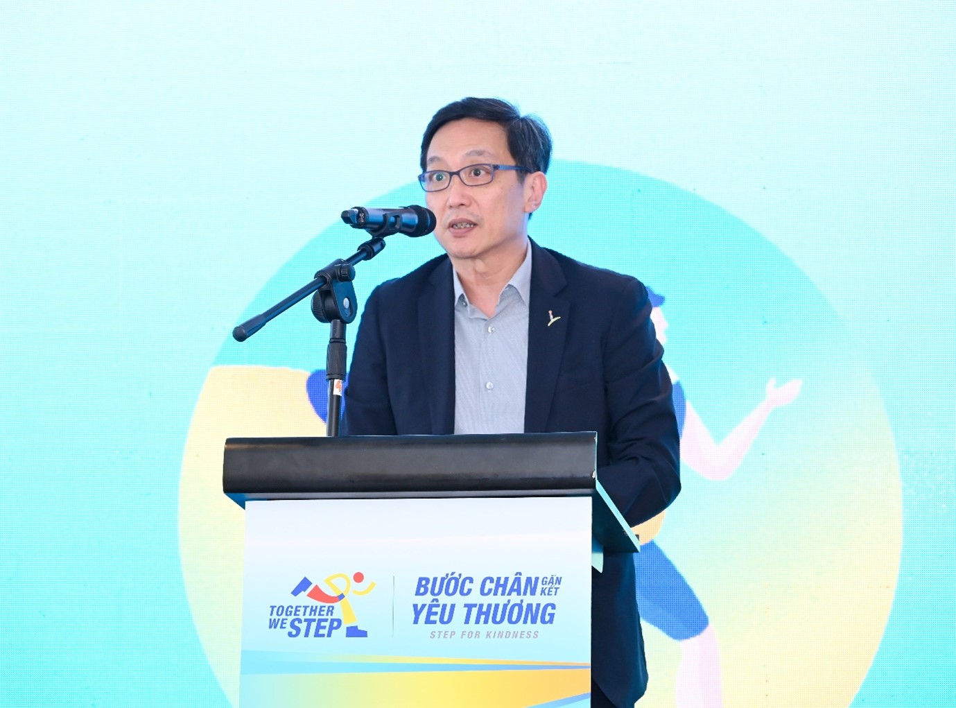 Mr Ronald Tay, CEO of CLD (Vietnam), spoke at the press conference to launch the “Steps of Love” campaign