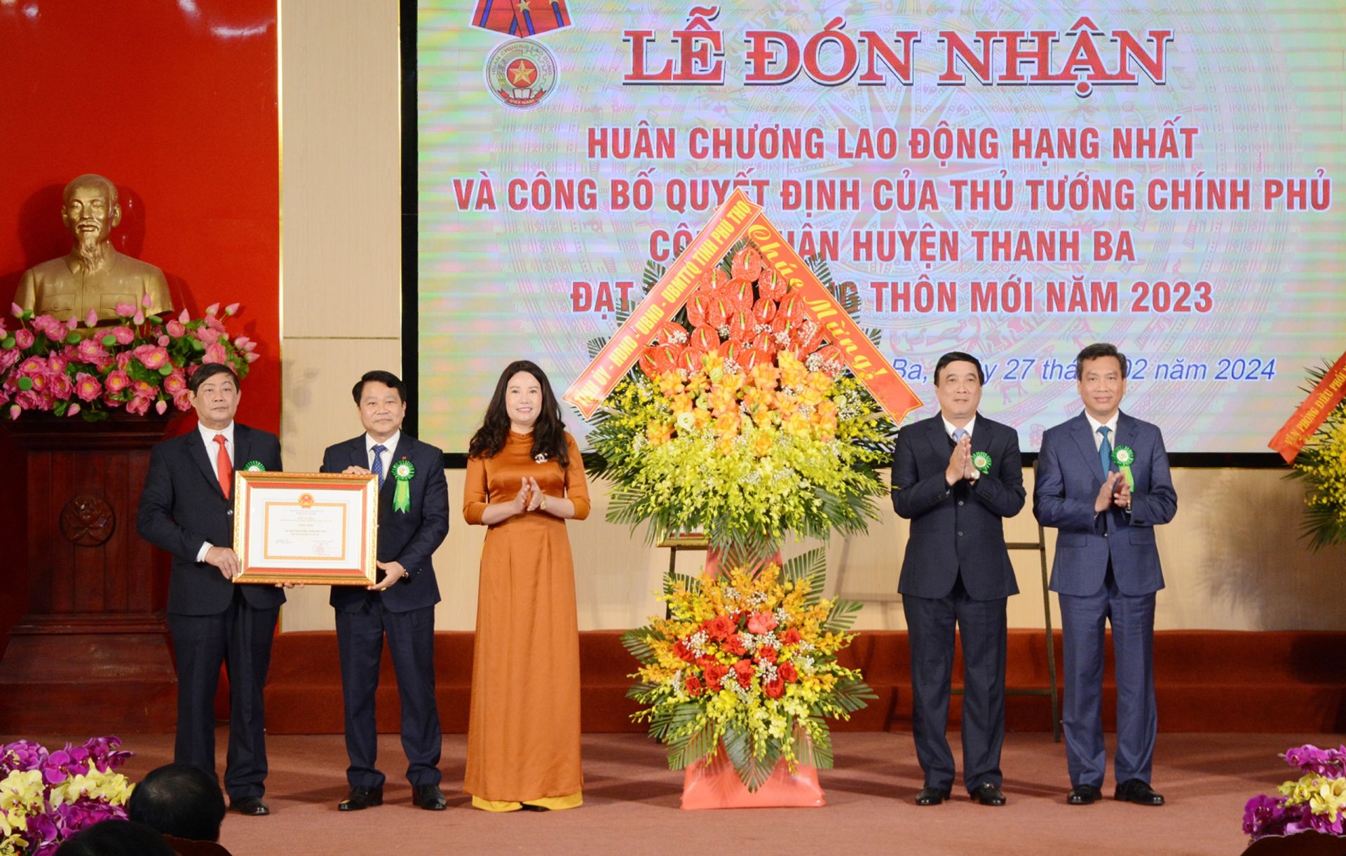 Bí thư Tỉnh ủy trao Huân chương Lao động hạng Nhất cho huyện Thanh Ba