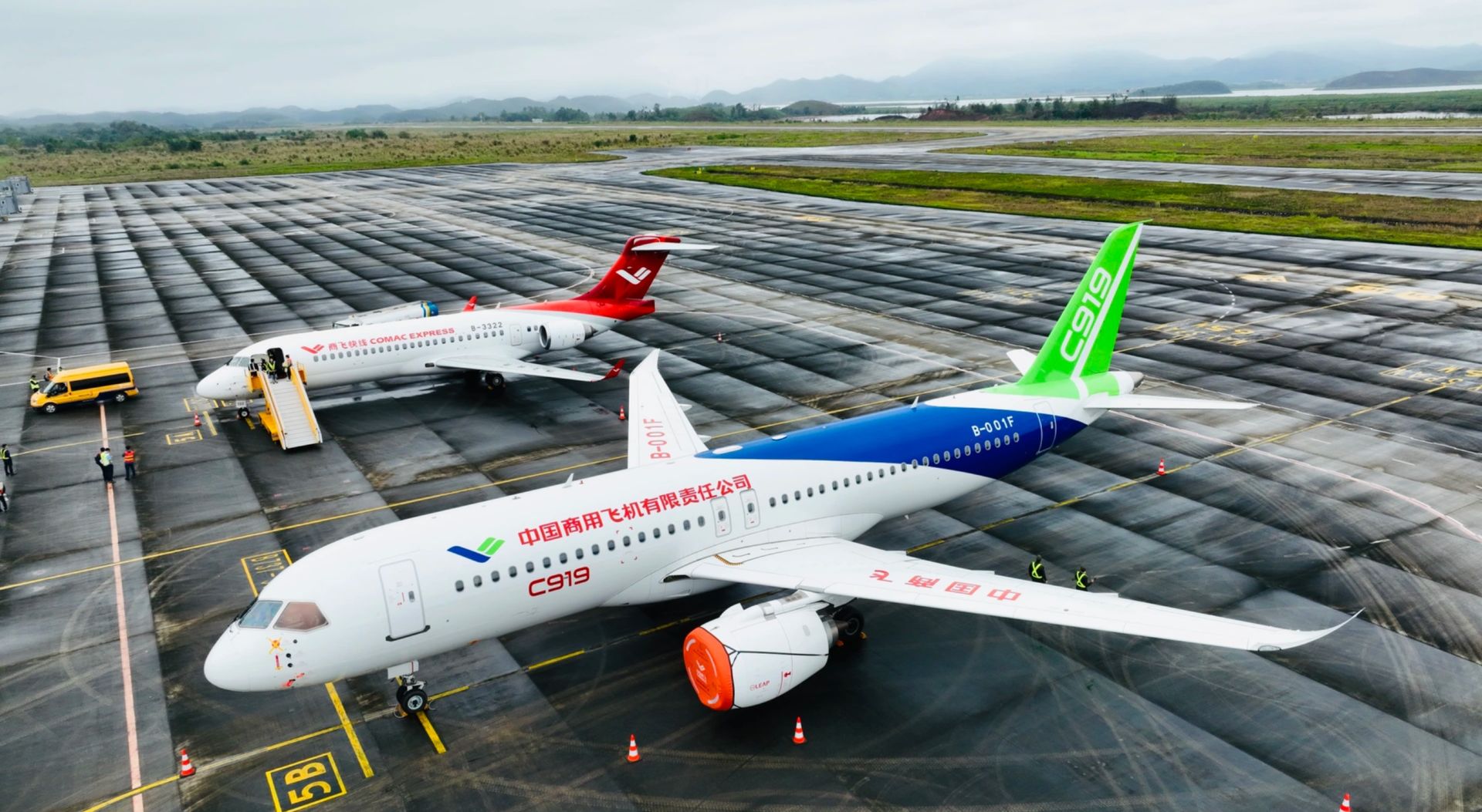2 loại máy bay thương mại của Trung Quốc được triển lãm tại Sân bay Vân Đồn, Quảng Ninh