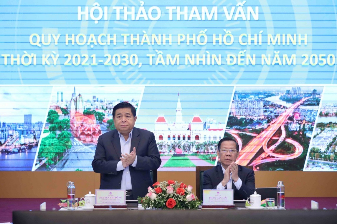 Bộ trưởng Bộ Kế hoạch và Đầu tư - Nguyễn Chí Dũng và Chủ tịch UBND TP. Hồ Chí Minh - Phan Văn Mãi đồng chủ trì hội thảo