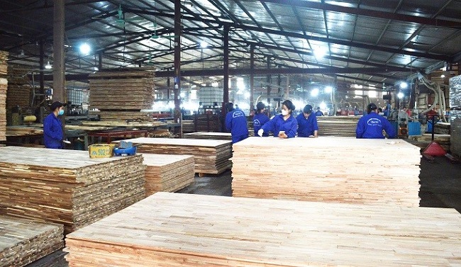 Sản xuất, chế biến gỗ tại Doanh nghiệp tư nhân Đăng Khoa, huyện Trấn Yên