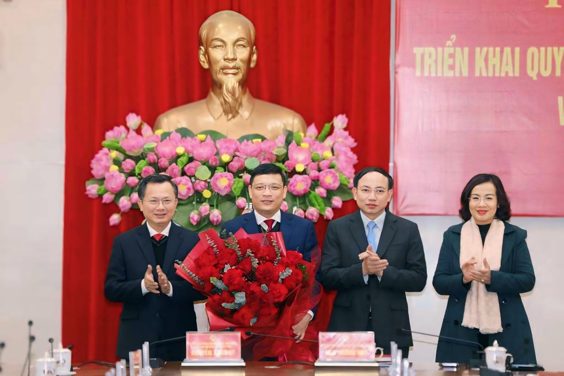 Lãnh đạo tỉnh Quảng Ninh chúc mừng tân Phó Chủ tịch UBND tỉnh Quảng Ninh Nghiêm Xuân Cường
