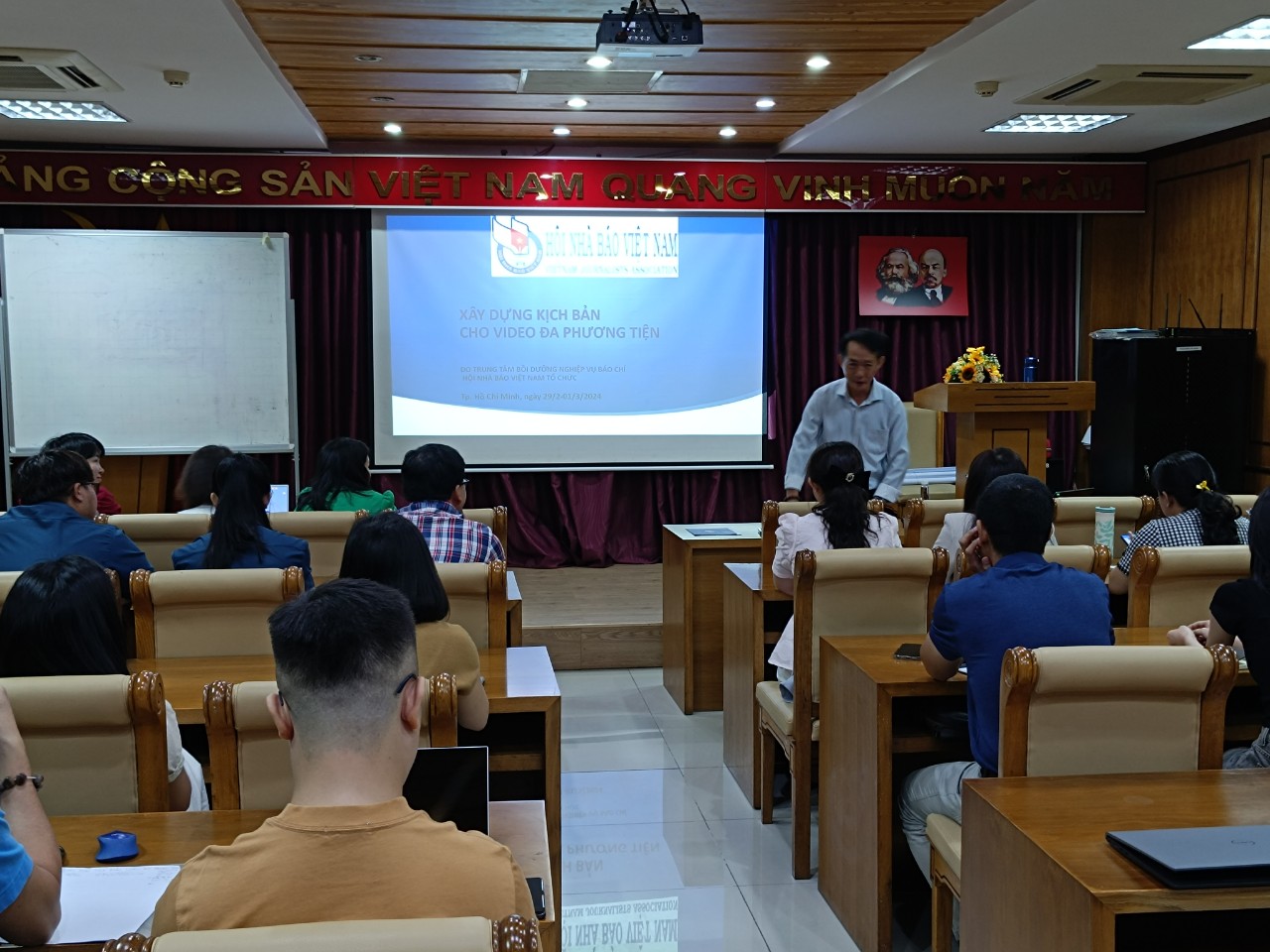 Trung tâm Bồi dưỡng nghiệp vụ báo chí – Hội Nhà báo Việt Nam đã tổ chức khóa tập huấn “Xây dựng kịch bản cho video đa phương tiện” tại TP.HCM