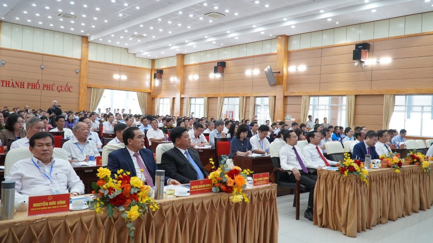 Lãnh đạo Bộ, ngành Trung ương, tỉnh Kiên Giang và thành phố Phú Quốc tham dự Hội nghị.