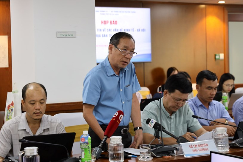 Ông Võ Công Lực - Trưởng phòng quản lý đất Sở Tài nguyên và môi trường TP. Hồ Chí Minh phát biểu tại buổi họp báo