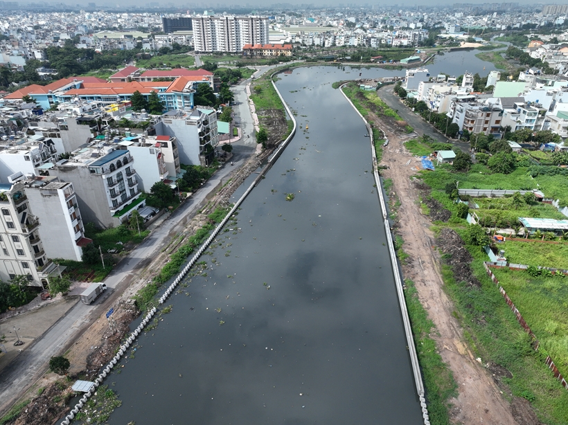 Nhiều hạng mục tại Dự án Tham Lương - Bến Cát - rạch Nước Lên đang được xây dựng