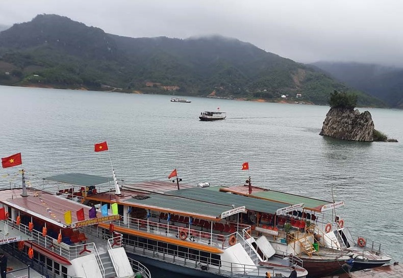 Infrastructure and technical facilities in the Hoa Binh Lake tourist area have been invested in and upgraded to meet the demands of visitors, increasing the attractiveness of destinations