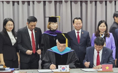 Bí thư Tỉnh ủy Yên Bái và đoàn công tác làm việc với Trường Đại học Songgok, tỉnh Gangwon, Hàn Quốc